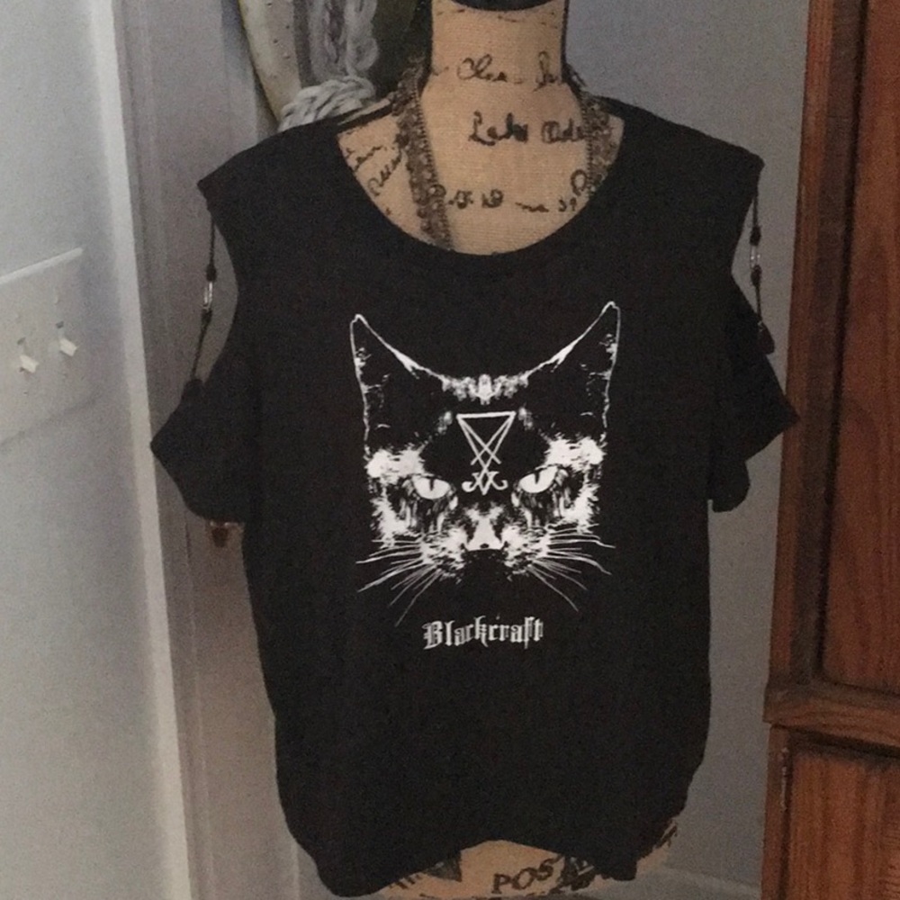Goth cropped tee